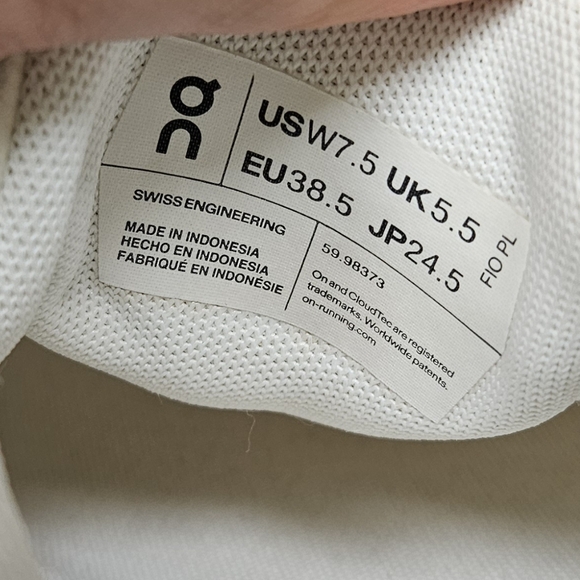 On Cloud On Running White Sneakers Size 7.5 - Picture 3 of 9